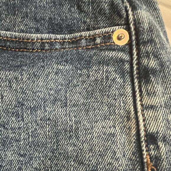 Wild Fable Woman’s Medium Wash High Waisted Cuffed Denim Short- Size 2/ 26R - Picture 10 of 11